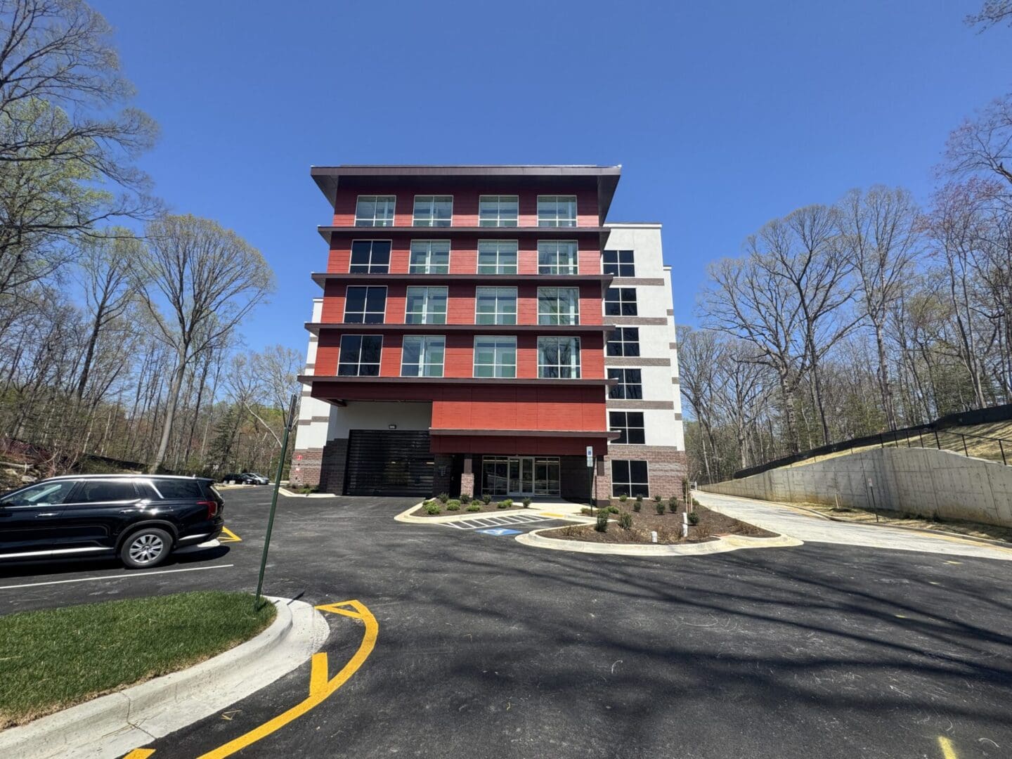 Annapolis Self Storage exterior photo of multi-level building with modern design